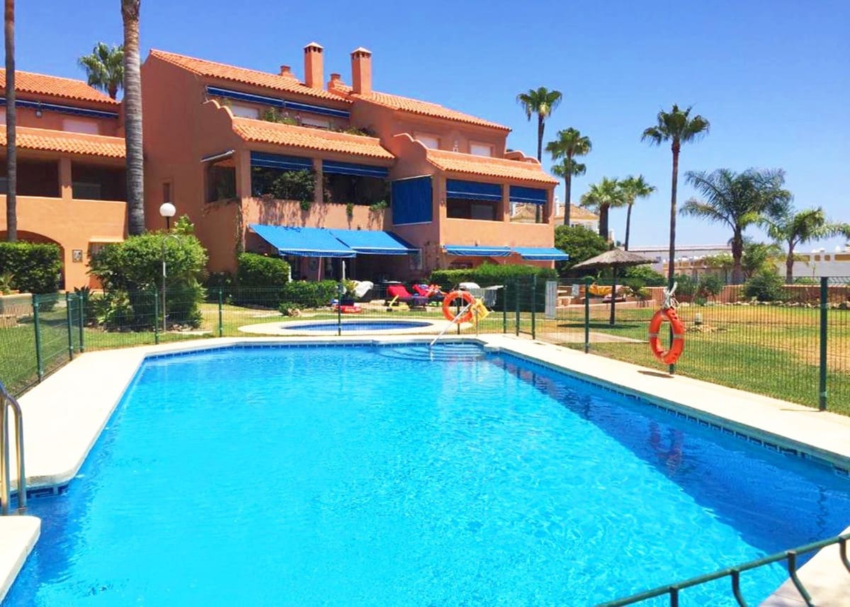 2 bedroom Beach Apartment for sale in Estepona with pool garage - € 499,000 (Ref: 9841914)