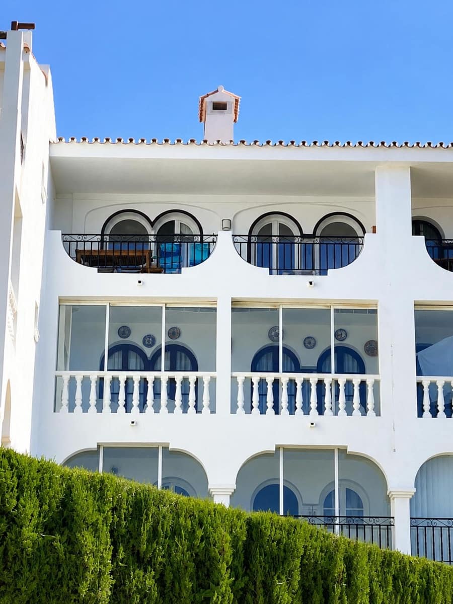 2 bedroom Apartment for sale in Miraflores with pool garage - € 389,000 (Ref: 9844453)