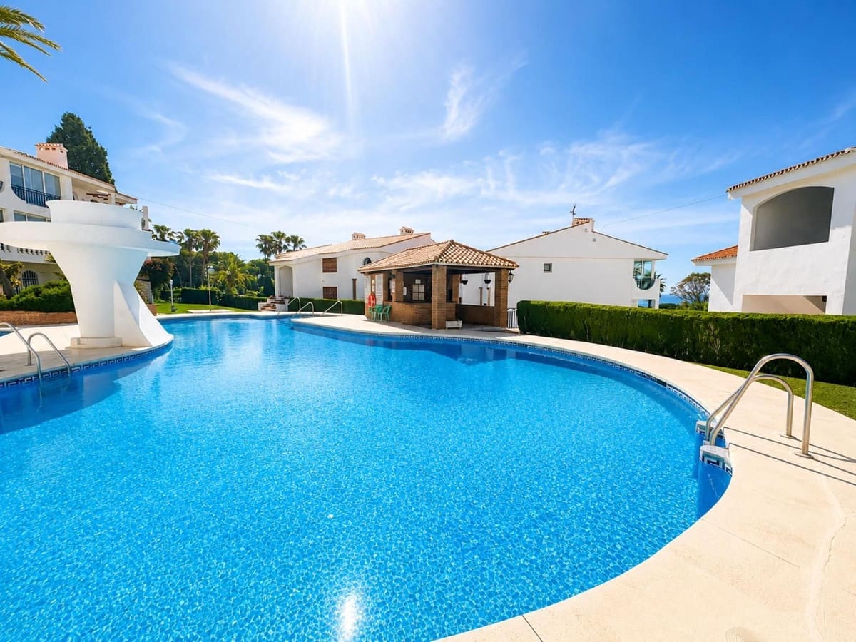 2 bedroom Apartment for sale in Miraflores with pool garage - € 389,000 (Ref: 9844453)