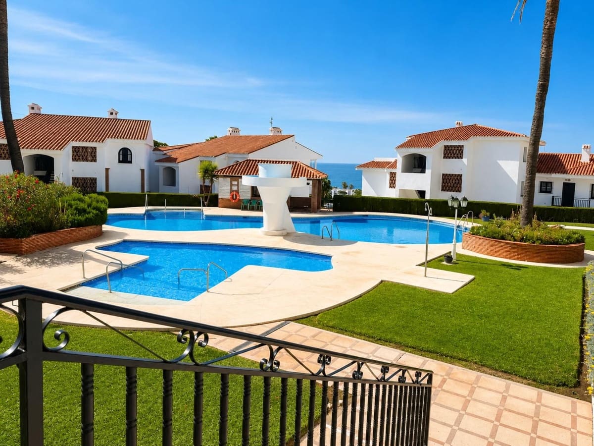 2 bedroom Apartment for sale in Miraflores with pool garage - € 389,000 (Ref: 9844453)