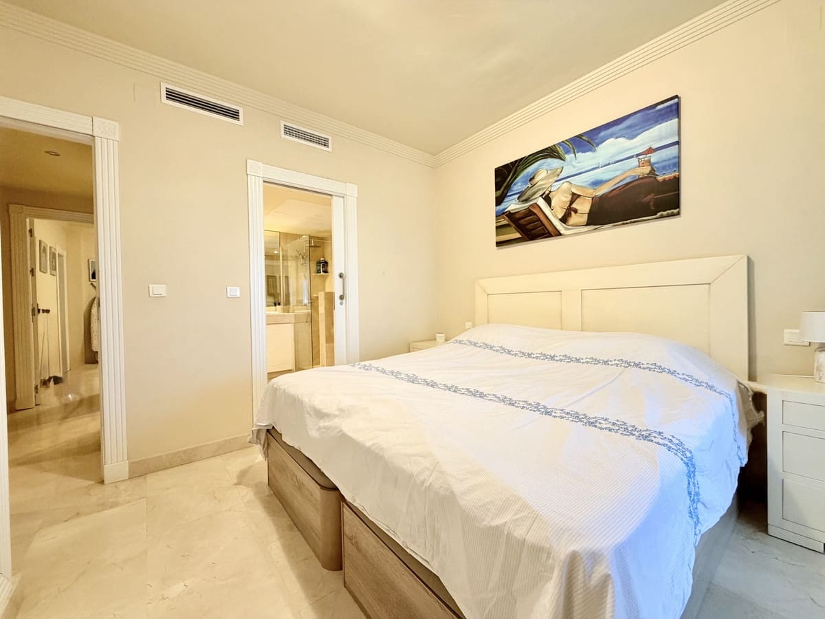 2 bedroom Beach Apartment for sale in Estepona with pool garage - € 545,000 (Ref: 9844605)