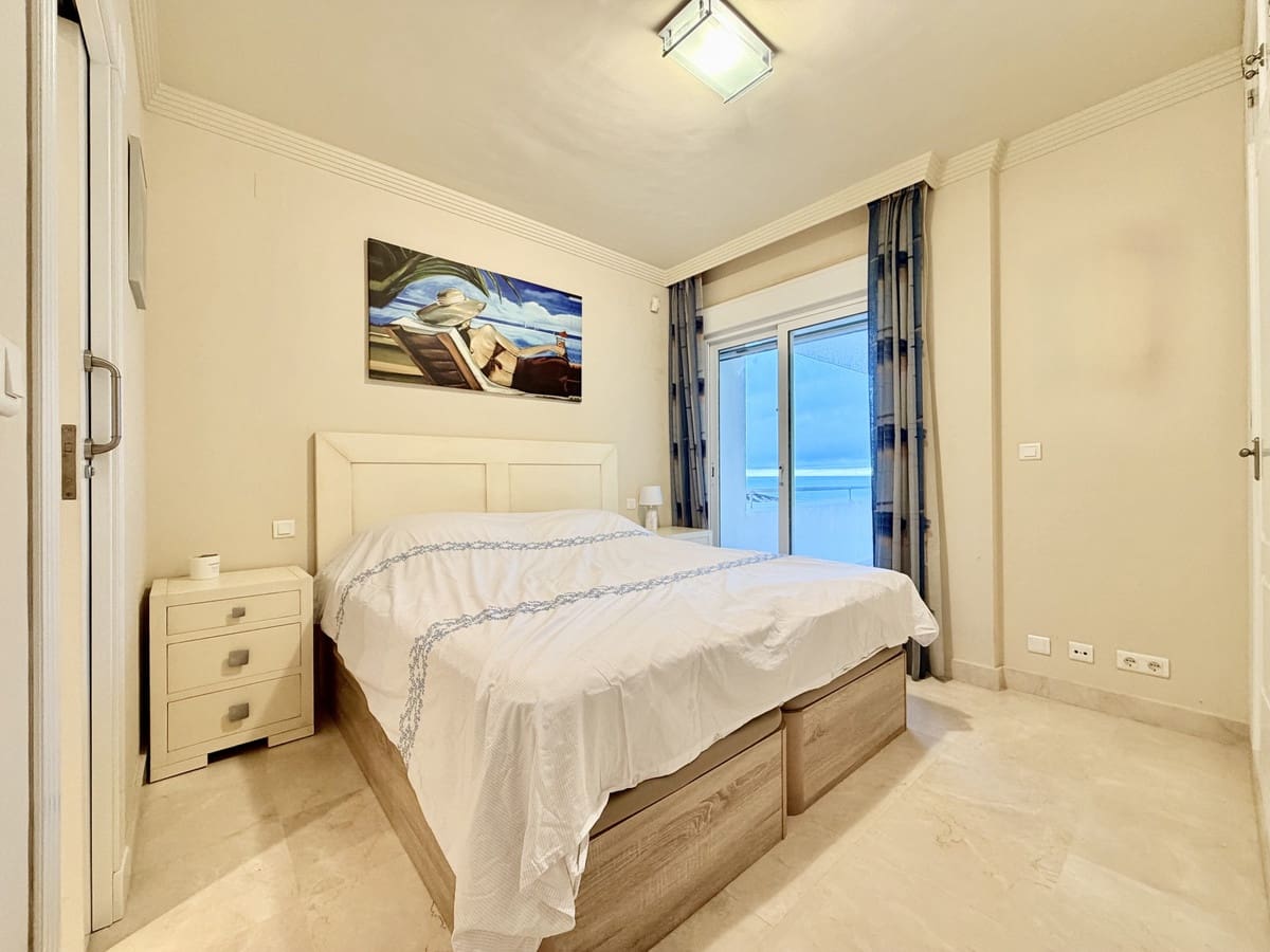 2 bedroom Beach Apartment for sale in Estepona with pool garage - € 545,000 (Ref: 9844605)