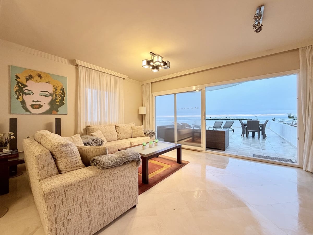2 bedroom Beach Apartment for sale in Estepona with pool garage - € 545,000 (Ref: 9844605)