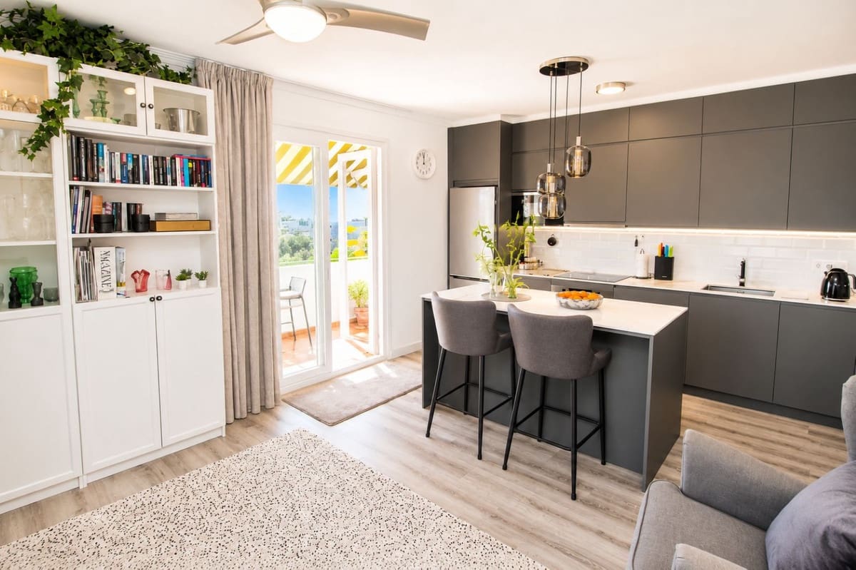 2 bedroom Penthouse for sale in La Cala de Mijas - € 399,000 (Ref: 9847429)