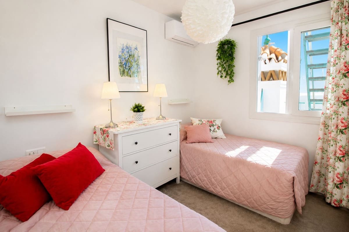2 bedroom Penthouse for sale in La Cala de Mijas - € 399,000 (Ref: 9847429)