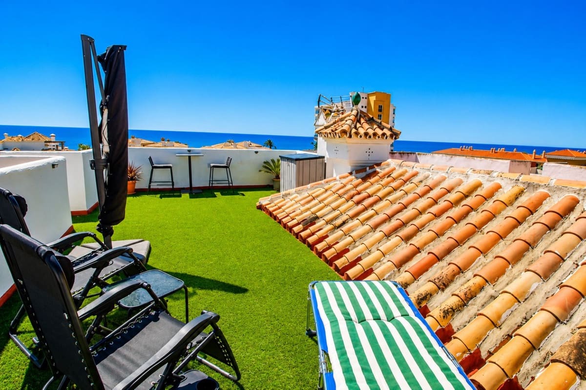 2 bedroom Penthouse for sale in La Cala de Mijas - € 399,000 (Ref: 9847429)