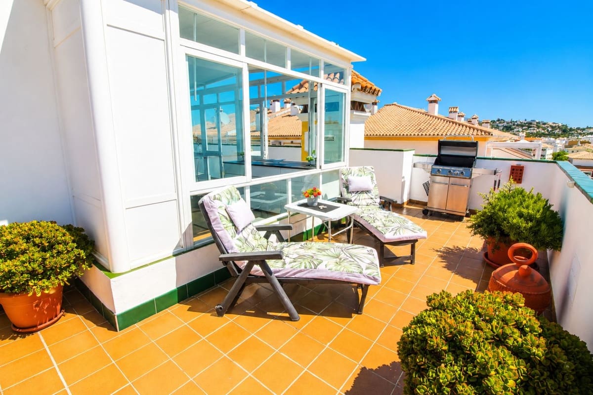 2 bedroom Penthouse for sale in La Cala de Mijas - € 399,000 (Ref: 9847429)