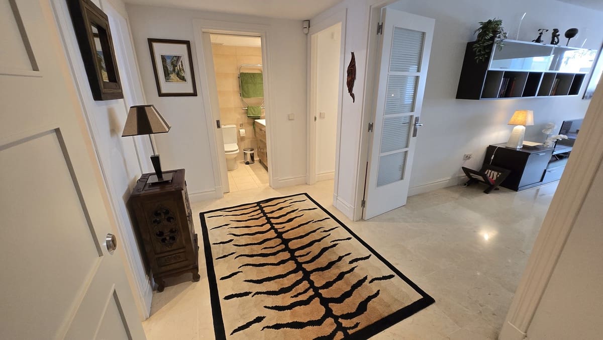 2 quarto Apartamento de Praia para venda em Golden Mile com piscina garagem - 985 000 € (Ref: 9854655)