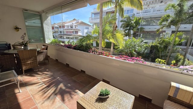 2 bedroom Beach Apartment for sale in Golden Mile, Marbella with pool garage - € 985,000 (Ref: 9854655)