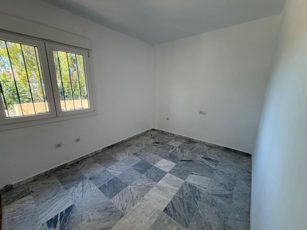 4 soverom Villa til salgs i Manilva med svømmebasseng garasje - € 449 000 (Ref: 9857805)