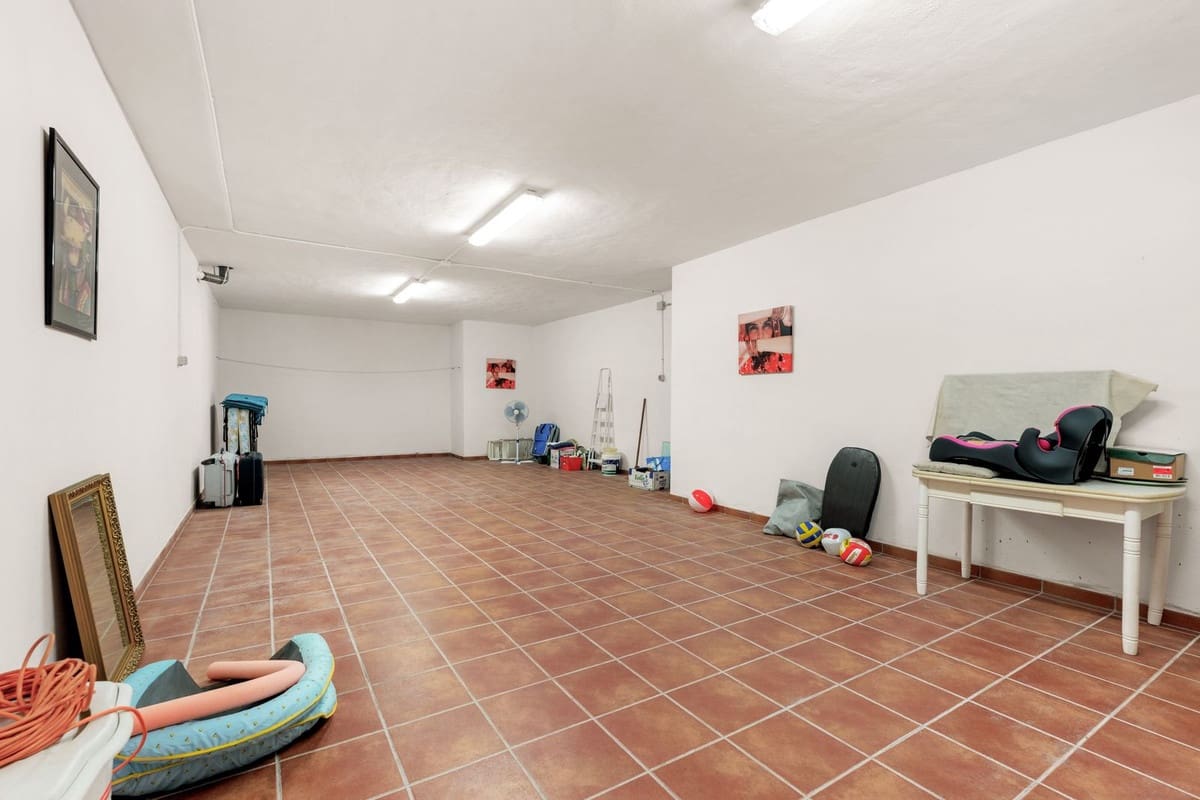 2 bedroom Beach Apartment for sale in New Golden Mile with pool garage - € 549,000 (Ref: 9857807)