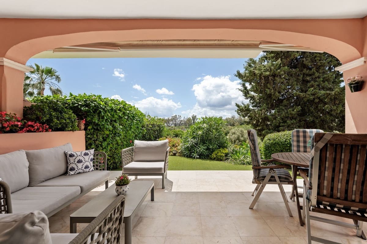 2 bedroom Beach Apartment for sale in New Golden Mile with pool garage - € 549,000 (Ref: 9857807)
