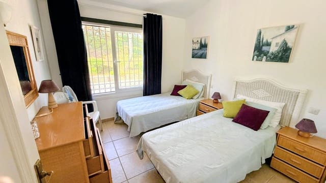 2 soverom Leilighet til salgs i Miraflores, Málaga by med svømmebasseng - € 375 000 (Ref: 9857812)