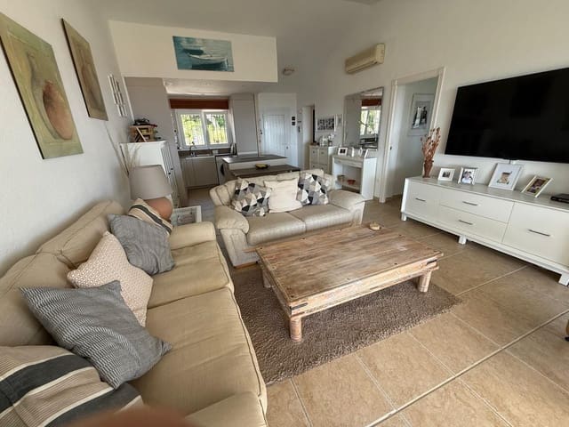 2 soverom Leilighet til salgs i Miraflores, Málaga by med svømmebasseng - € 375 000 (Ref: 9857812)