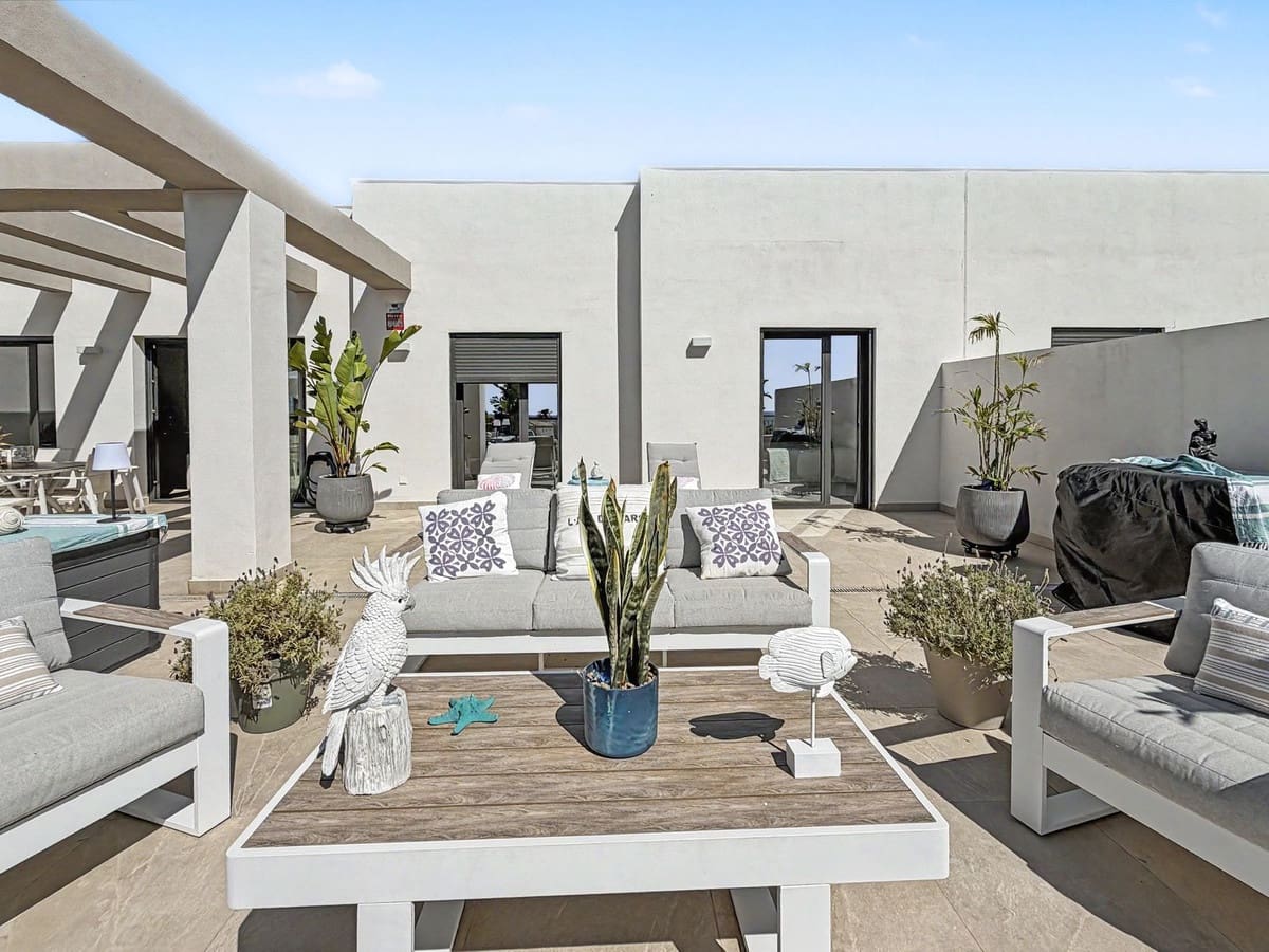 3 bedroom Beach Apartment for sale in Estepona with pool garage - € 625,000 (Ref: 9858830)