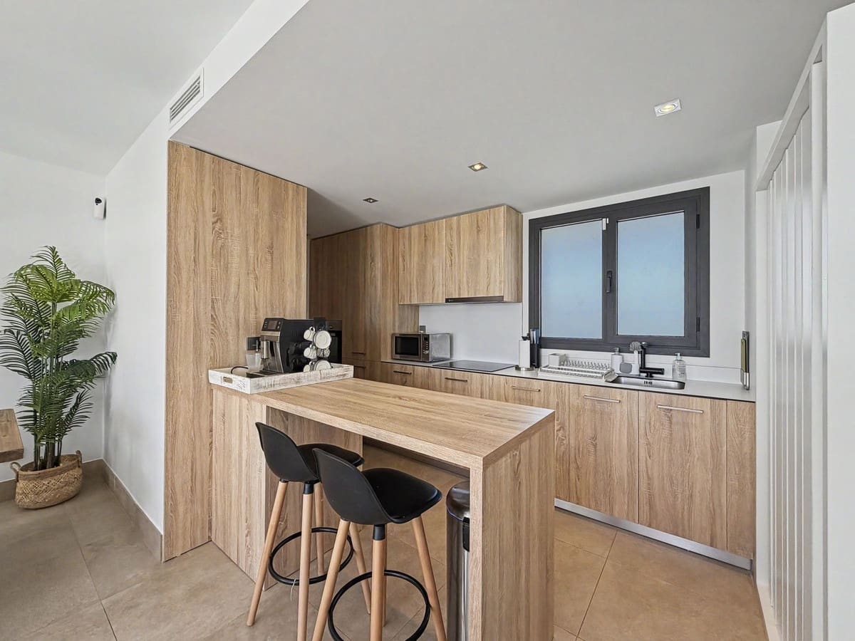 3 bedroom Beach Apartment for sale in Estepona with pool garage - € 625,000 (Ref: 9858830)