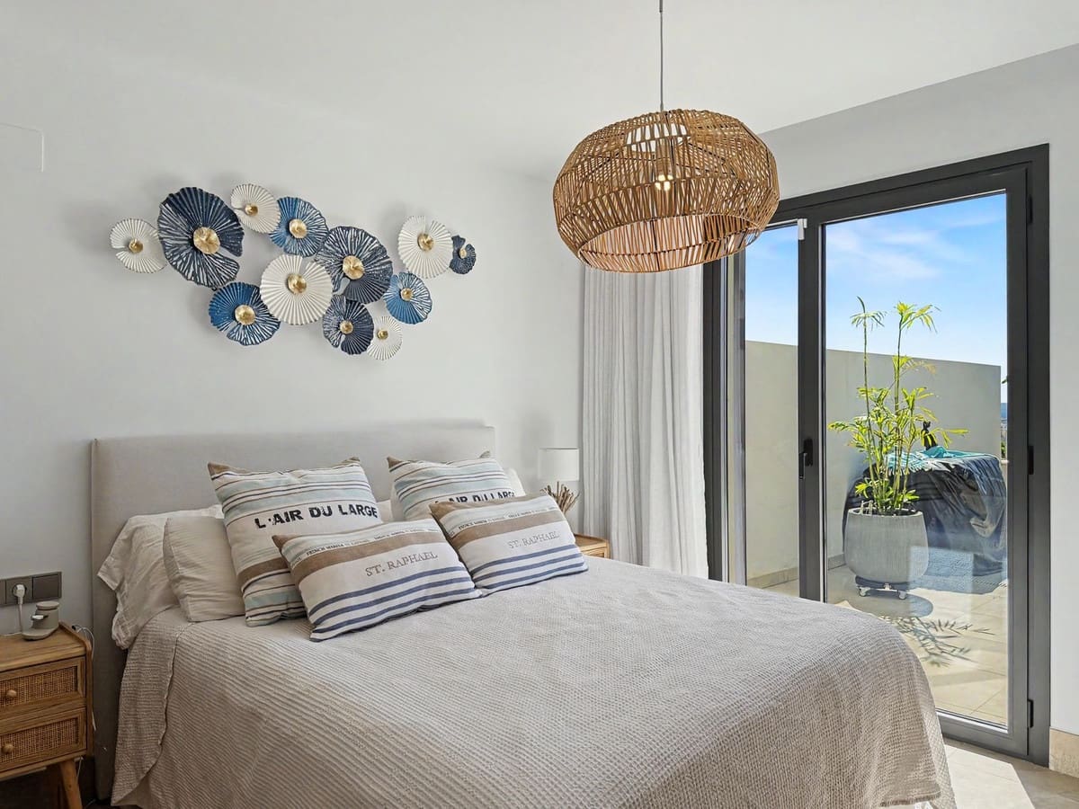 3 bedroom Beach Apartment for sale in Estepona with pool garage - € 625,000 (Ref: 9858830)
