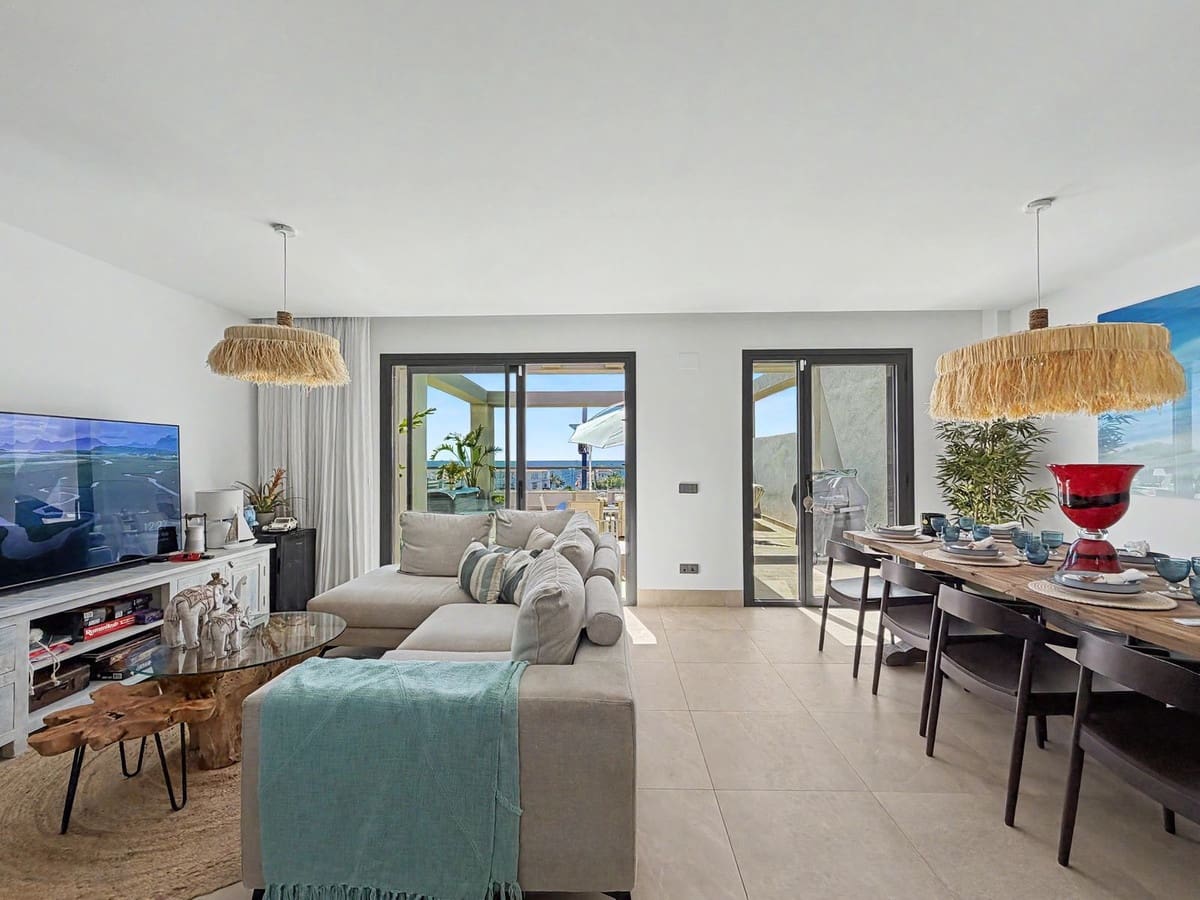 3 bedroom Beach Apartment for sale in Estepona with pool garage - € 625,000 (Ref: 9858830)