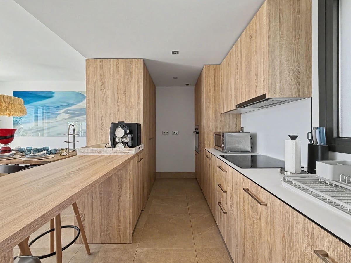 3 bedroom Beach Apartment for sale in Estepona with pool garage - € 625,000 (Ref: 9858830)