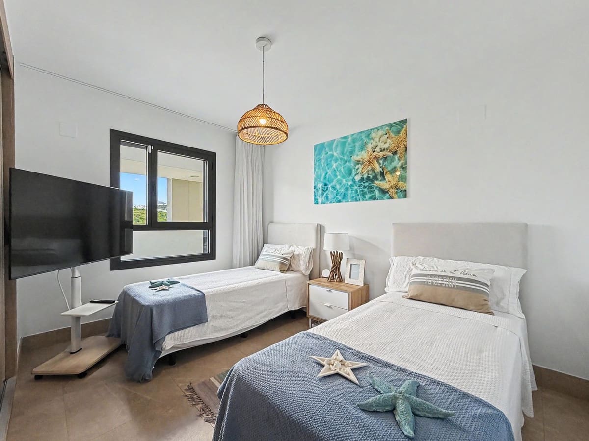 3 bedroom Beach Apartment for sale in Estepona with pool garage - € 625,000 (Ref: 9858830)