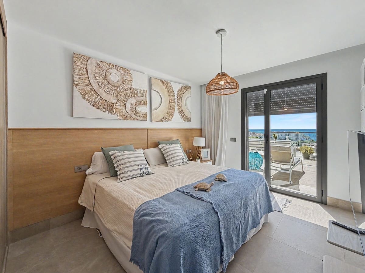 3 bedroom Beach Apartment for sale in Estepona with pool garage - € 625,000 (Ref: 9858830)