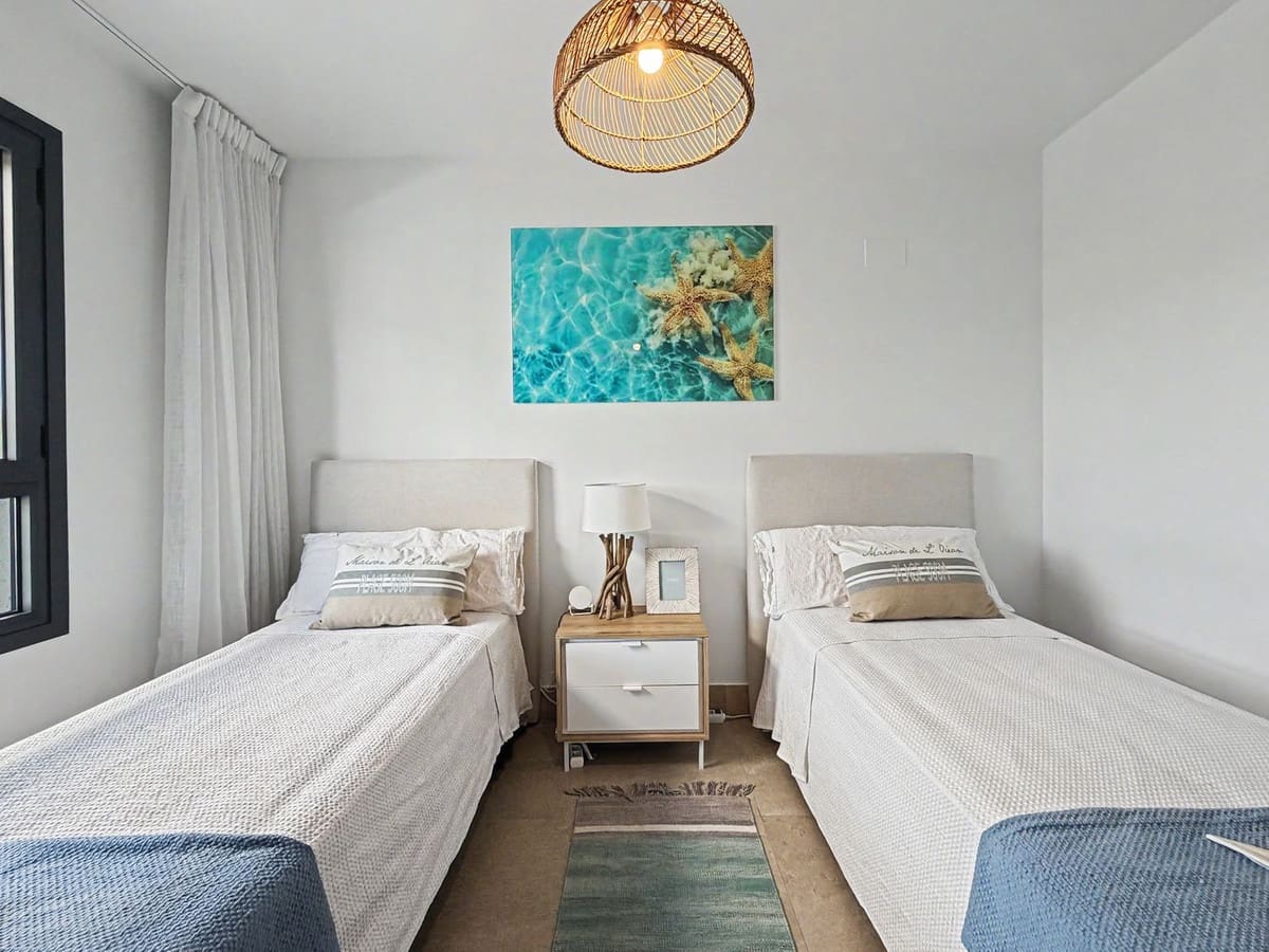 3 bedroom Beach Apartment for sale in Estepona with pool garage - € 625,000 (Ref: 9858830)