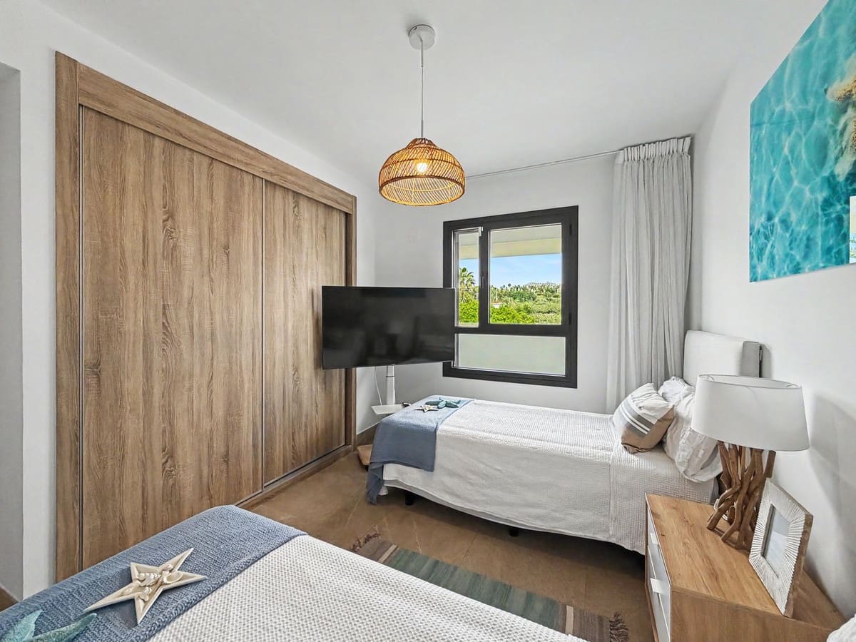 3 bedroom Beach Apartment for sale in Estepona with pool garage - € 625,000 (Ref: 9858830)