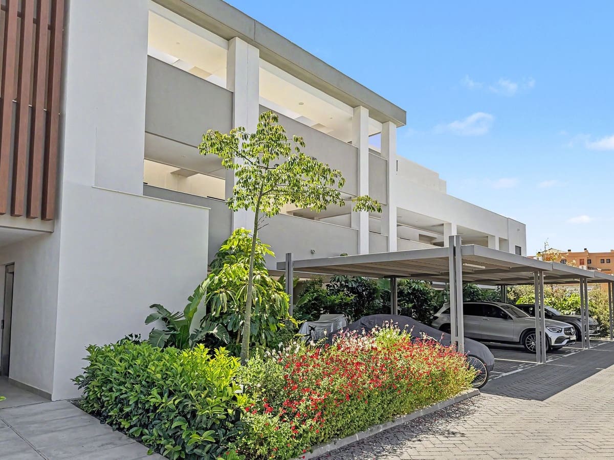 3 bedroom Beach Apartment for sale in Estepona with pool garage - € 625,000 (Ref: 9858830)