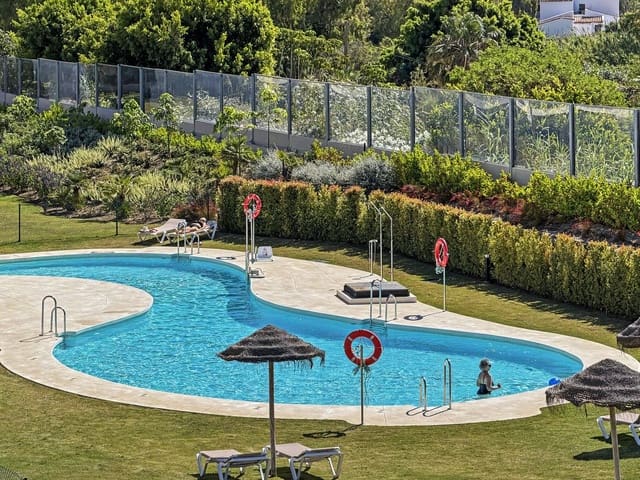 3 soveværelse Strandlejlighed til salg i Estepona med swimmingpool garage - € 625.000 (Ref: 9858830)