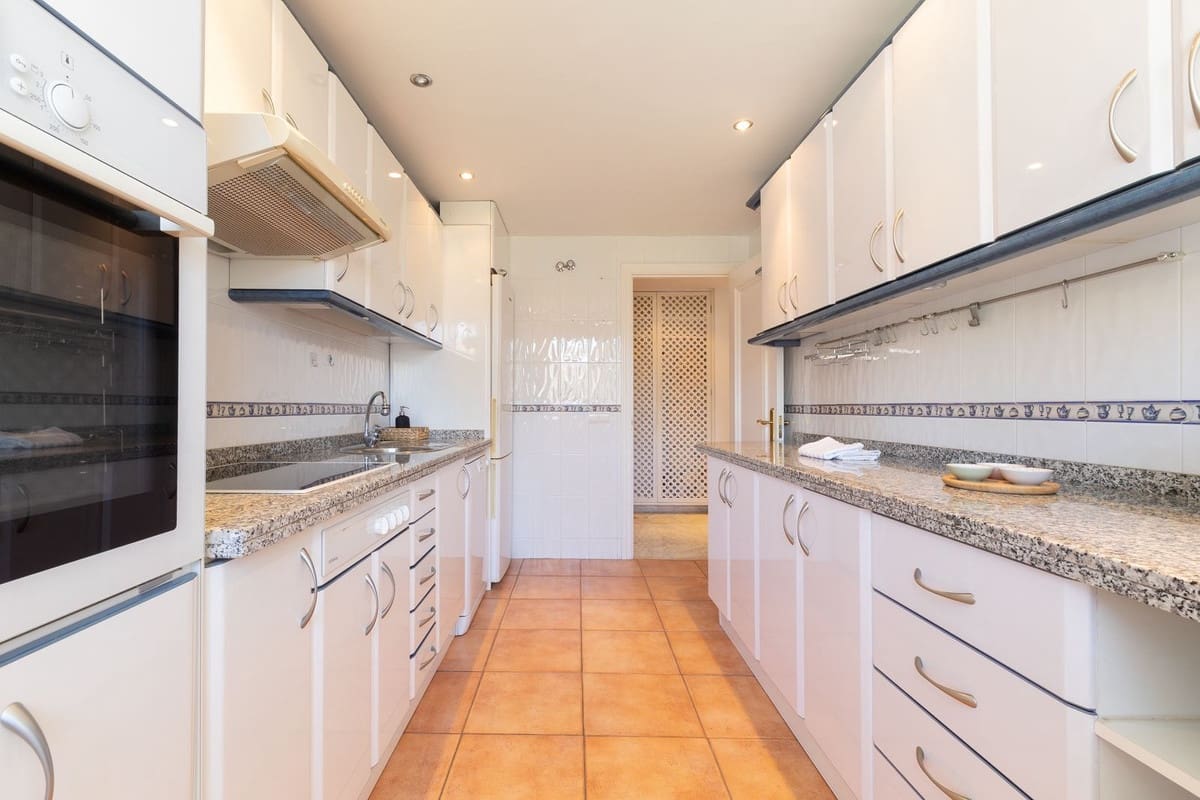 2 slaapkamer Appartement te koop in La Cala de Mijas met zwembad garage - € 410.000 (Ref: 9858882)