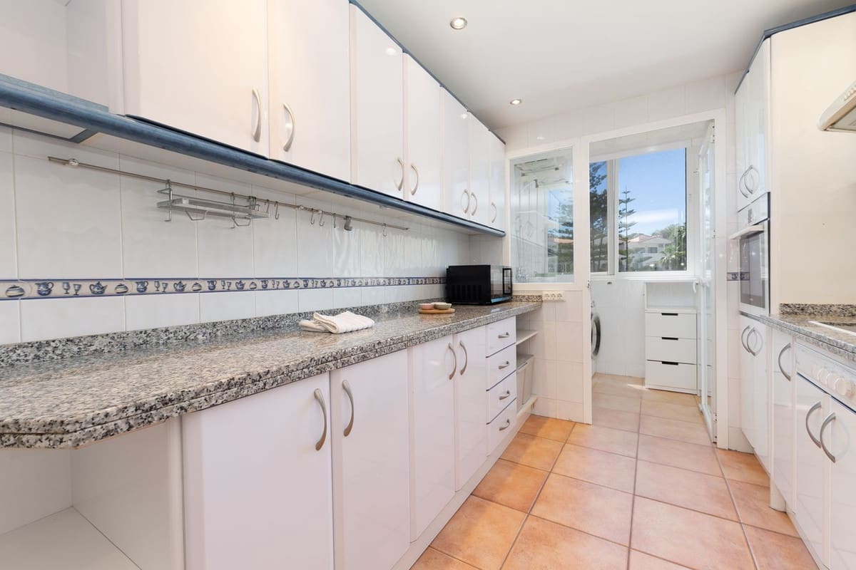 2 slaapkamer Appartement te koop in La Cala de Mijas met zwembad garage - € 410.000 (Ref: 9858882)