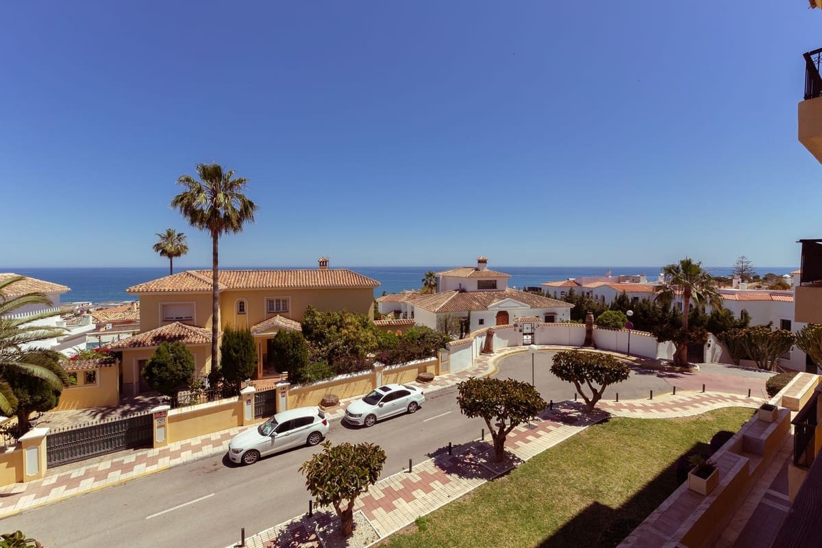 2 slaapkamer Appartement te koop in La Cala de Mijas met zwembad garage - € 410.000 (Ref: 9858882)