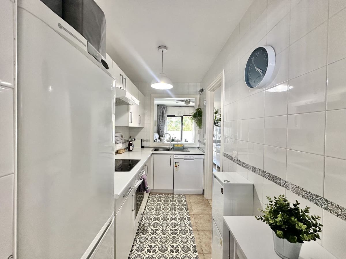 2 makuuhuone Huoneisto myytävänä paikassa Riviera del Sol mukana uima-altaan 
autotalli - 299 000 € (Ref: 9863738)