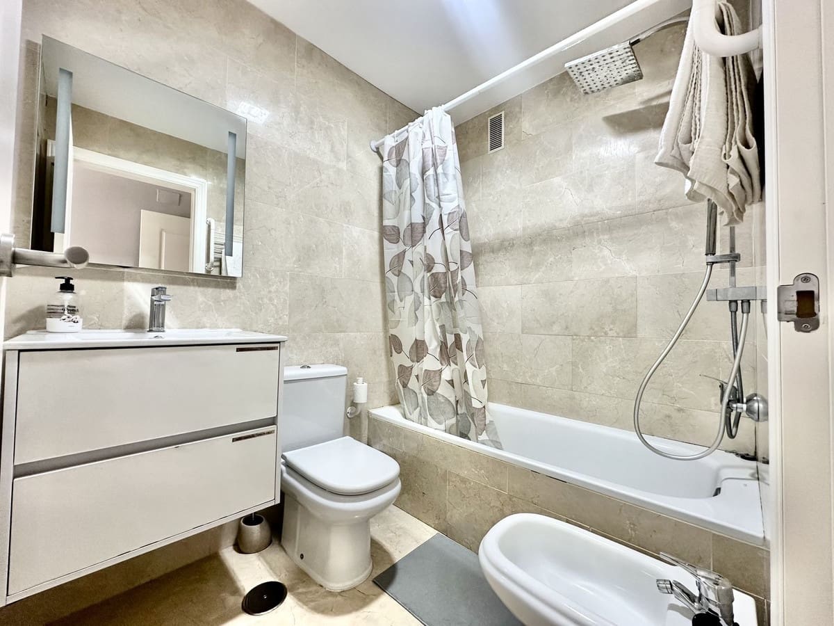 2 makuuhuone Huoneisto myytävänä paikassa Riviera del Sol mukana uima-altaan 
autotalli - 299 000 € (Ref: 9863738)