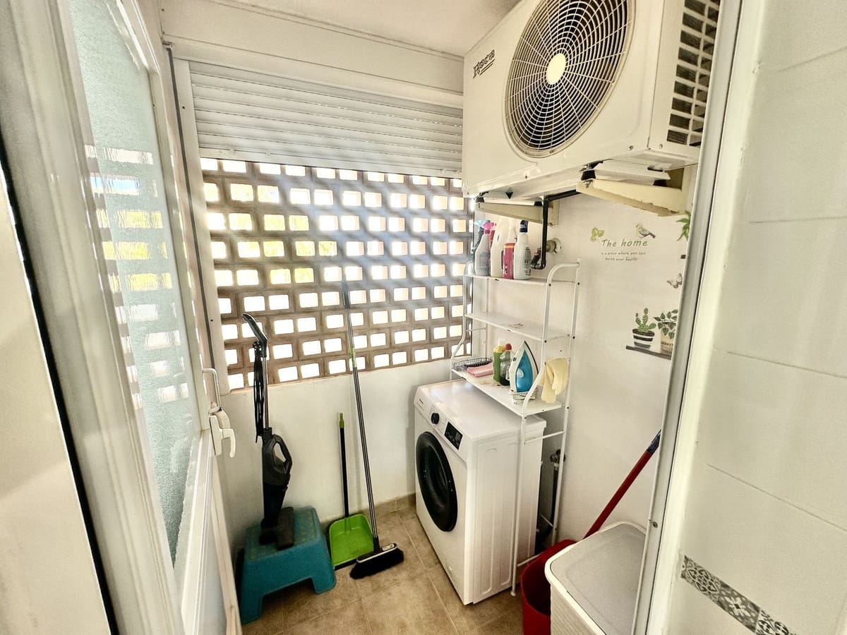 2 makuuhuone Huoneisto myytävänä paikassa Riviera del Sol mukana uima-altaan 
autotalli - 299 000 € (Ref: 9863738)
