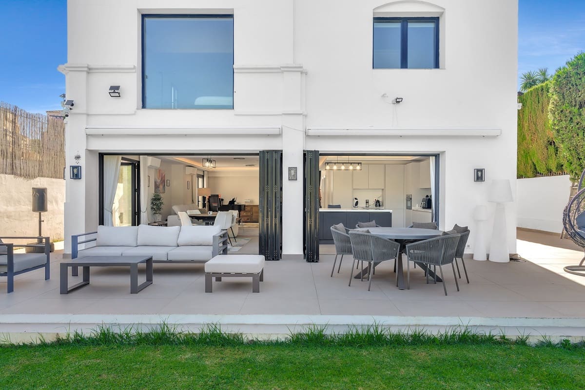 4 chambre Villa/Maison à vendre à Guadalmina avec piscine garage - 2 200 000 € (Ref: 9863742)