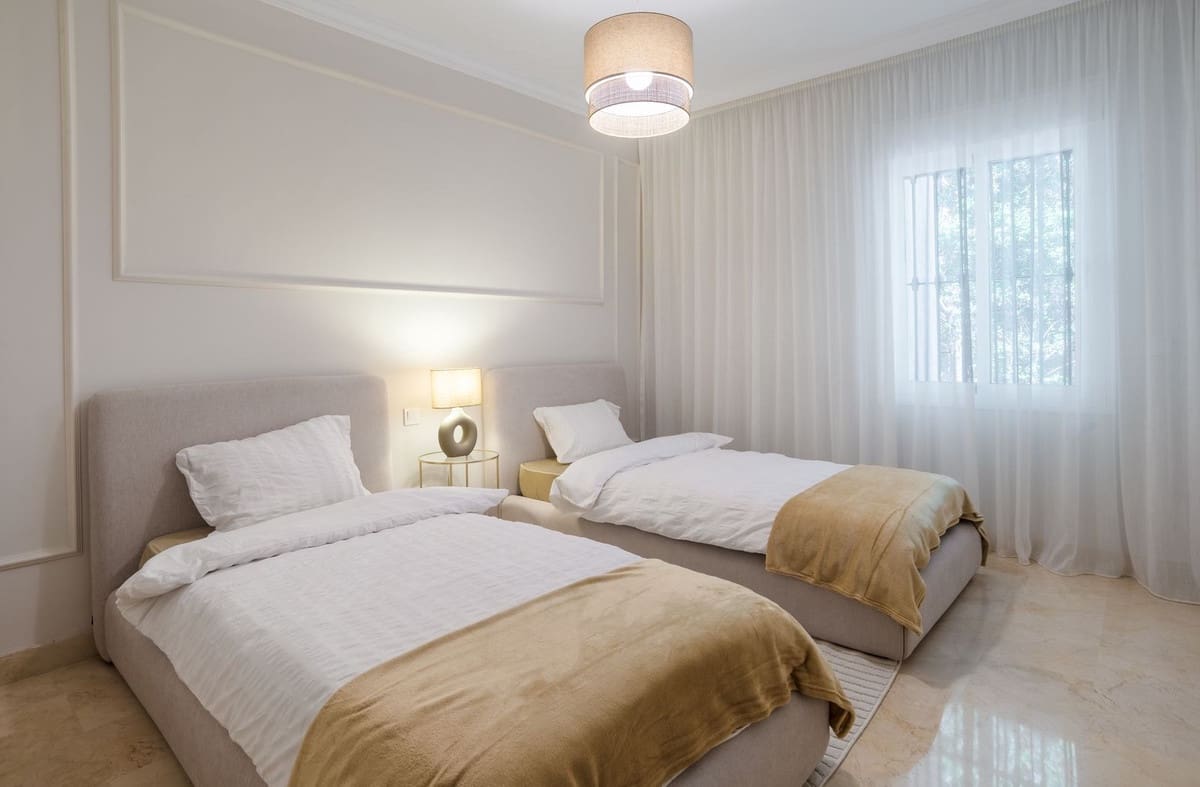 3 bedroom Apartment for sale in Golden Mile with pool garage - € 995,000 (Ref: 9863743)