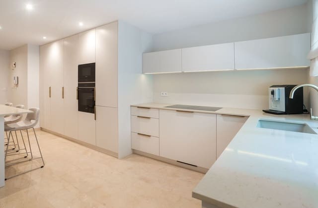 3 bedroom Apartment for sale in Sierra Blanca, Marbella with pool garage - € 995,000 (Ref: 9863743)