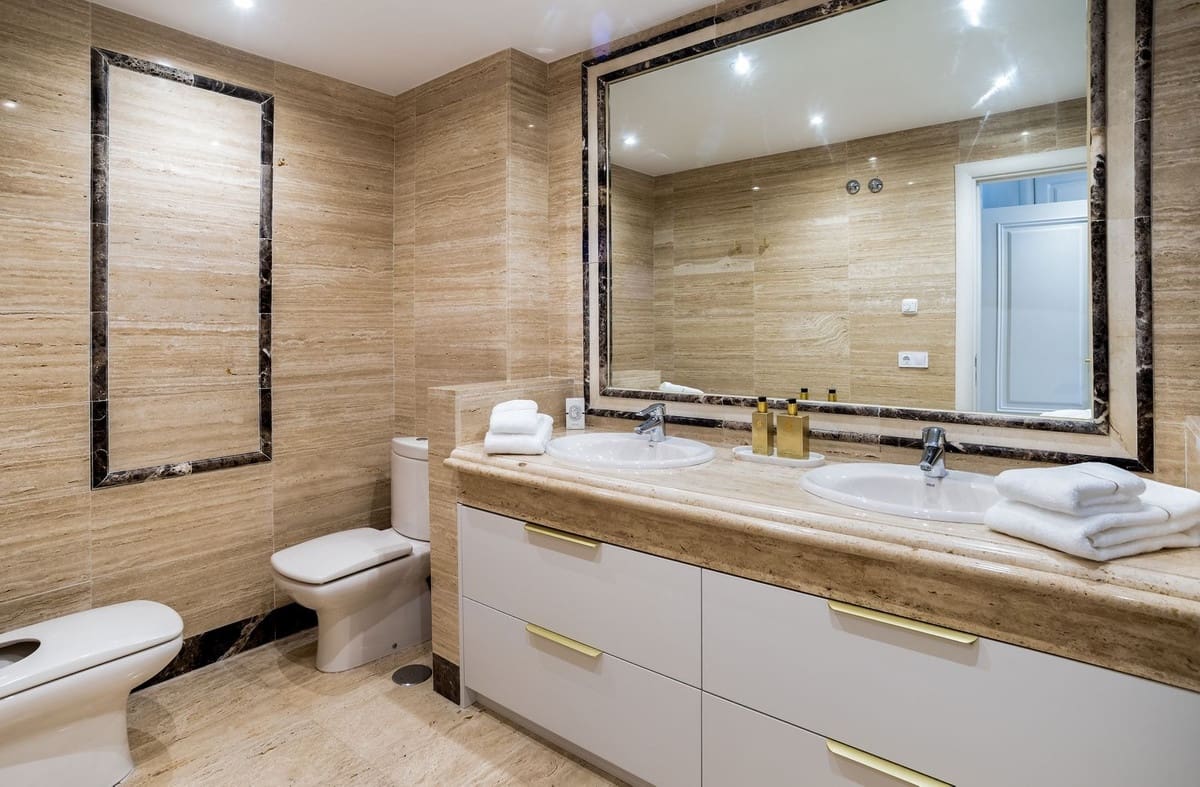 3 bedroom Apartment for sale in Golden Mile with pool garage - € 995,000 (Ref: 9863743)