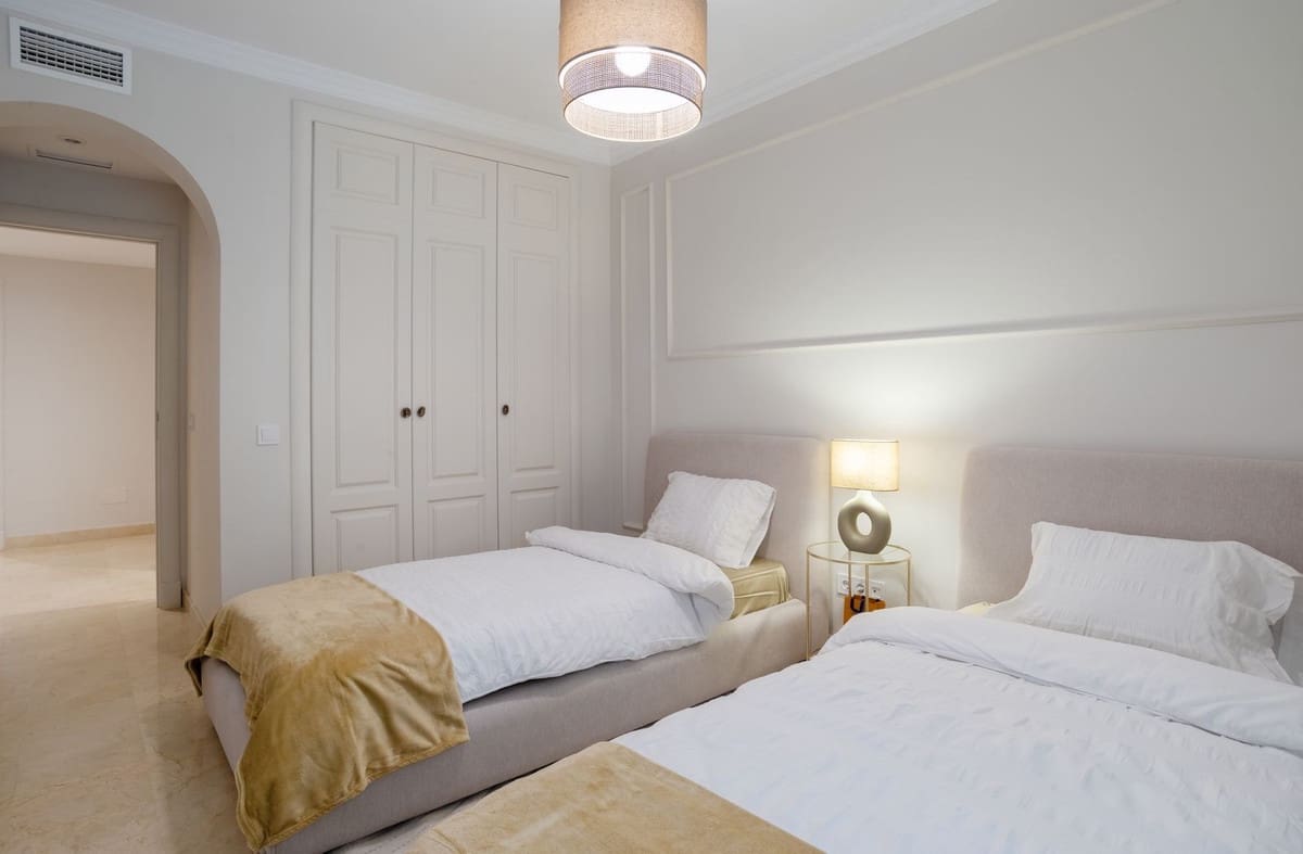 3 bedroom Apartment for sale in Golden Mile with pool garage - € 995,000 (Ref: 9863743)