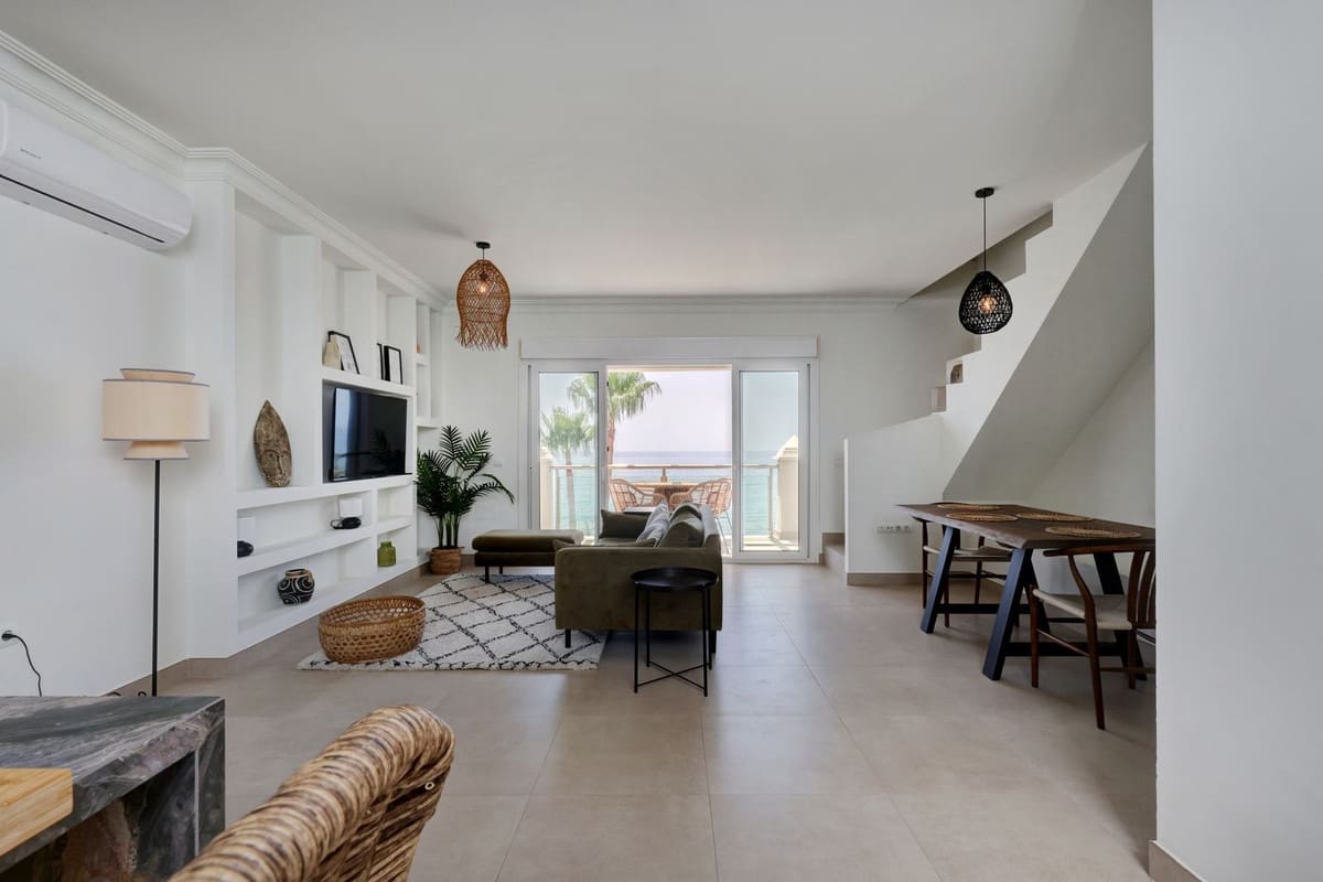 2 soverom Strandleiligheter til salgs i Estepona med garasje - € 1 300 000 (Ref: 9872830)