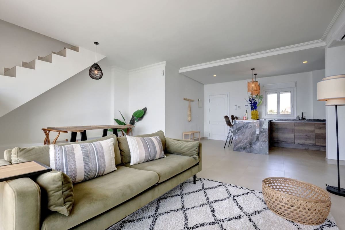 2 soverom Strandleiligheter til salgs i Estepona med garasje - € 1 300 000 (Ref: 9872830)