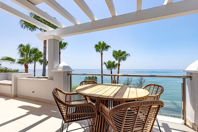 2 slaapkamer Strandappartement te koop in Estepona met garage - € 1.300.000 (Ref: 9872830)