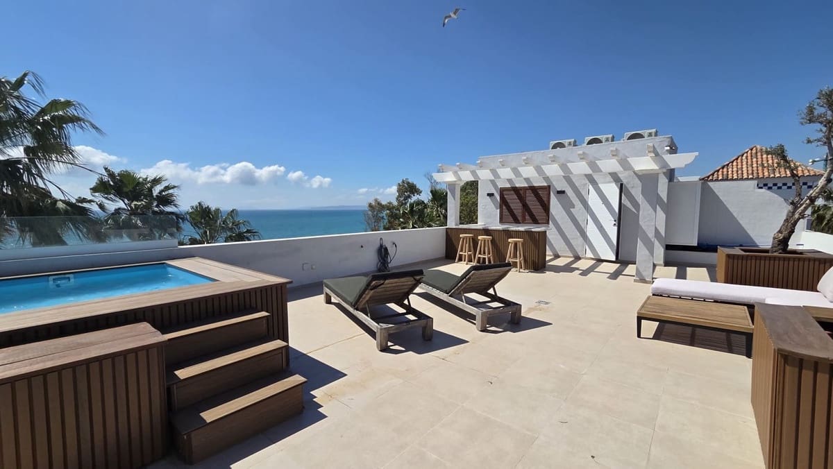 2 soverom Strandleiligheter til salgs i Estepona med garasje - € 1 300 000 (Ref: 9872830)