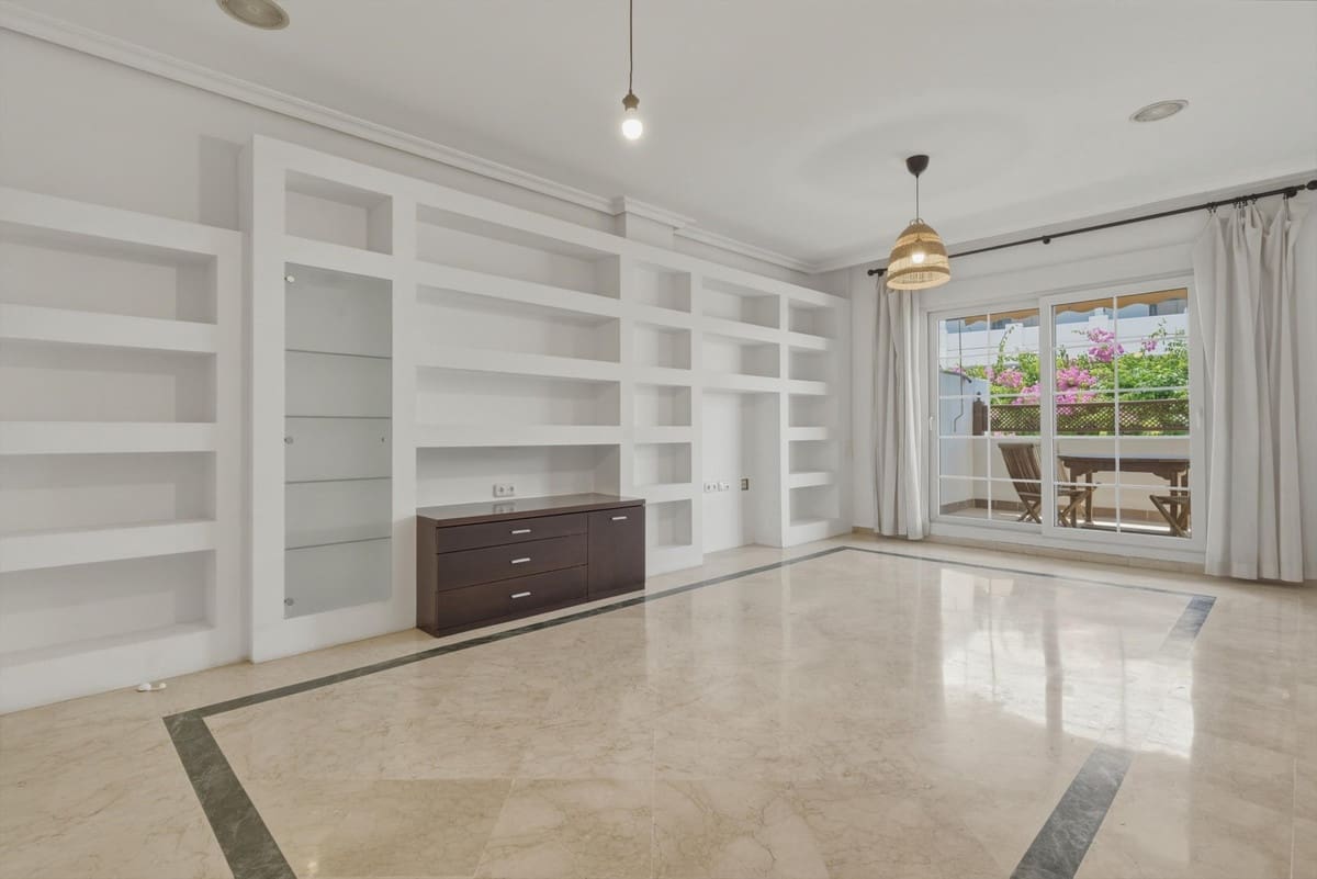 2 bedroom Apartment for sale in Golden Mile with pool garage - € 550,000 (Ref: 9872842)