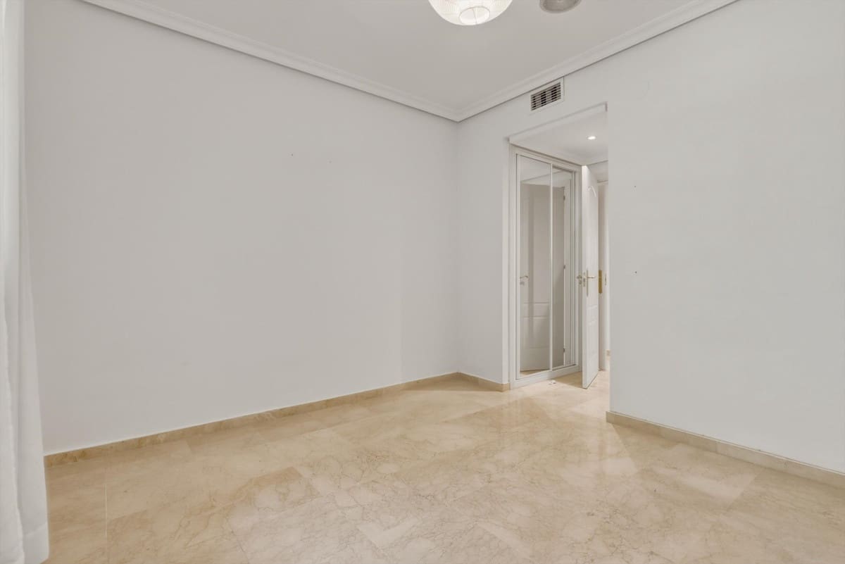 2 bedroom Apartment for sale in Golden Mile with pool garage - € 550,000 (Ref: 9872842)