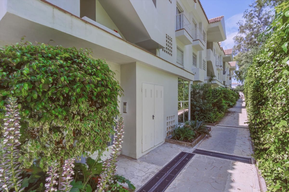 2 bedroom Apartment for sale in Golden Mile with pool garage - € 550,000 (Ref: 9872842)