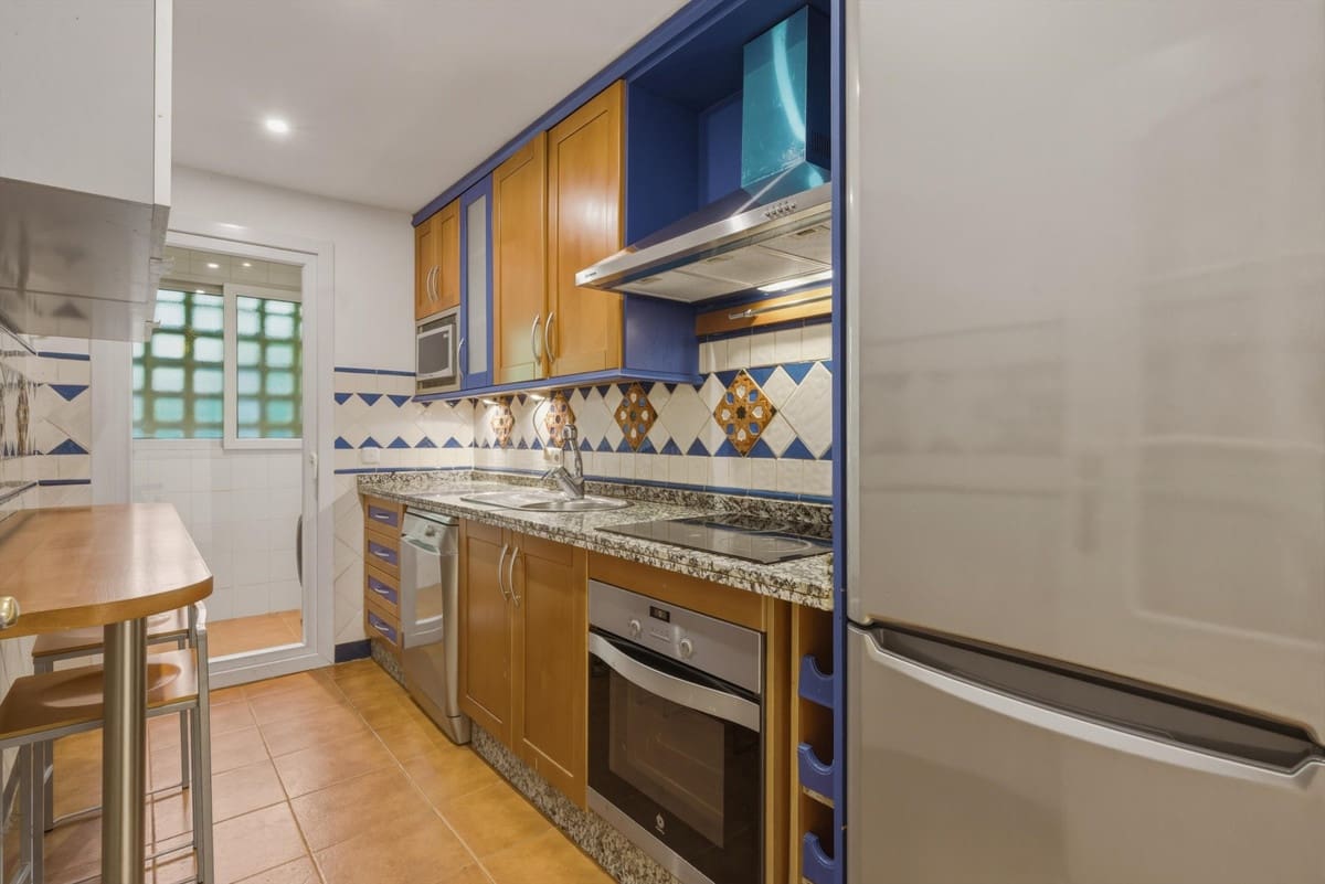 2 bedroom Apartment for sale in Golden Mile with pool garage - € 550,000 (Ref: 9872842)
