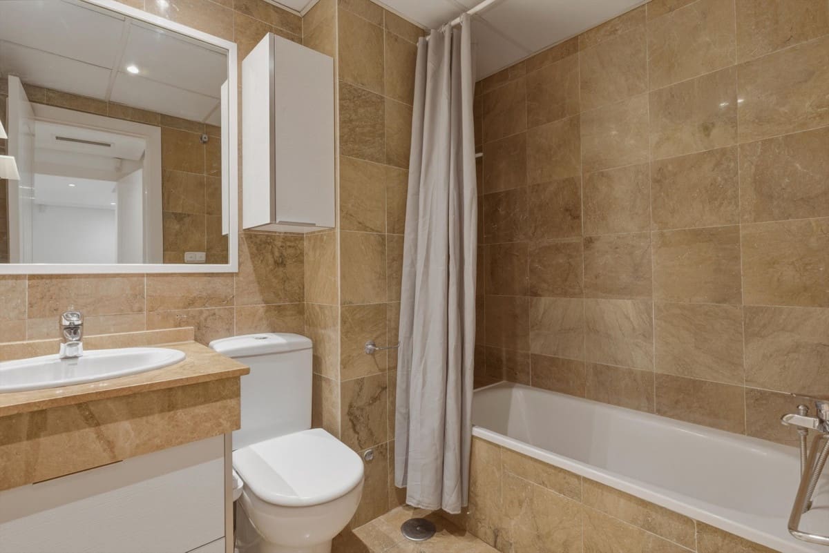 2 bedroom Apartment for sale in Golden Mile with pool garage - € 550,000 (Ref: 9872842)