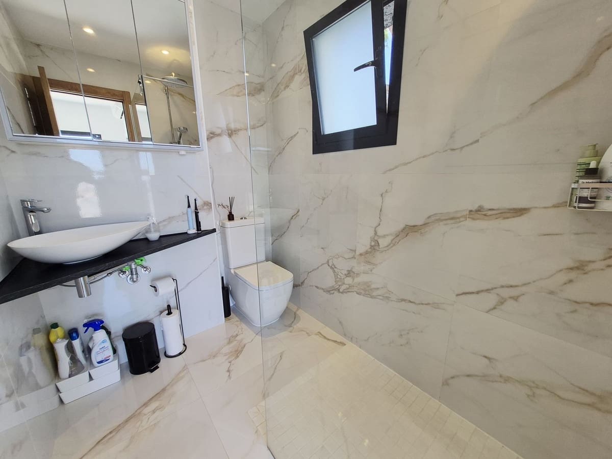 2 sypialnia Dom na sprzedaż w Calahonda z basenem garażem - 450 000 € (Ref: 9875537)